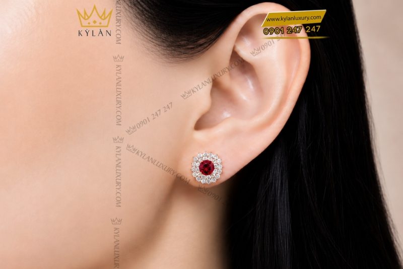 Bông tai vàng hồng Au750 đính kim cương và sapphire đỏ