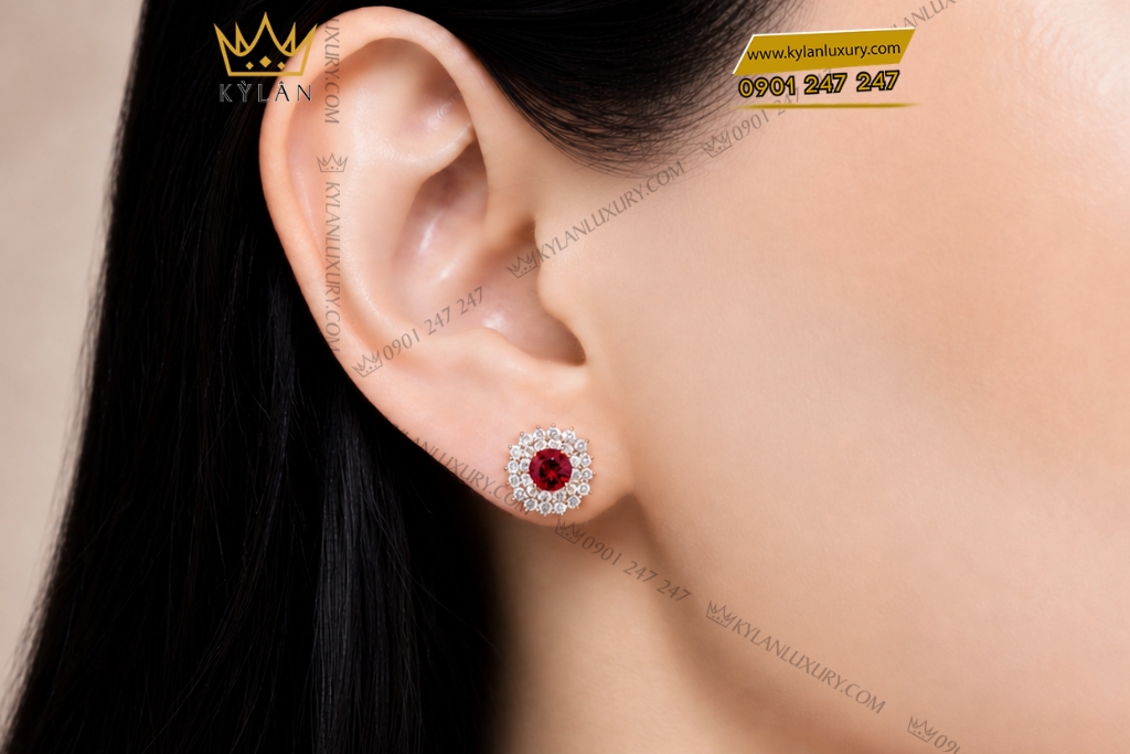 Bông tai vàng hồng Au750 đính kim cương và sapphire đỏ 5 Bông tai vàng hồng Au750 đính kim cương và sapphire đỏ