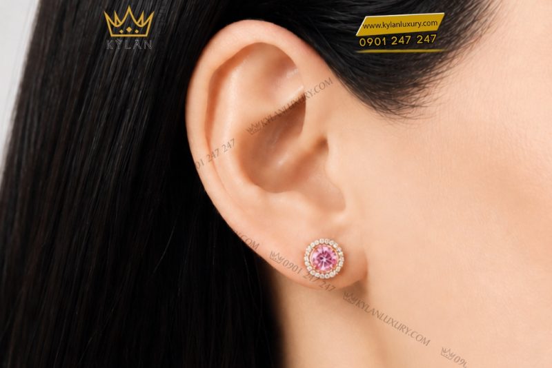 Bông tai vàng hồng Au750 đính viên chủ sapphire hồng