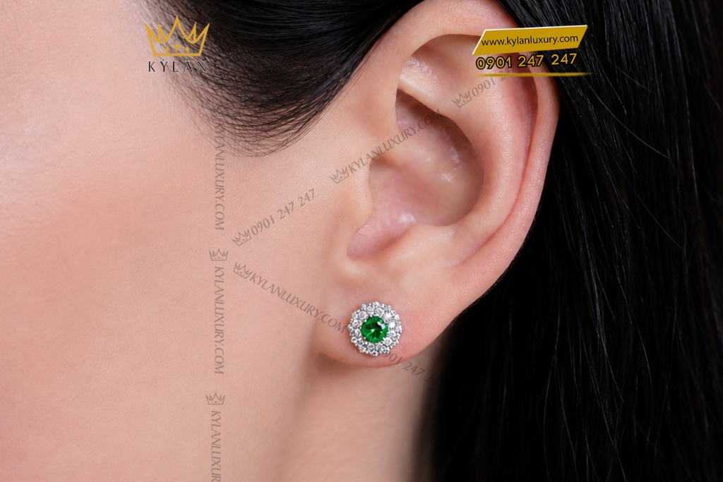 Bông tai vàng trắng Au750 đính kim cương và ngọc lục bảo
