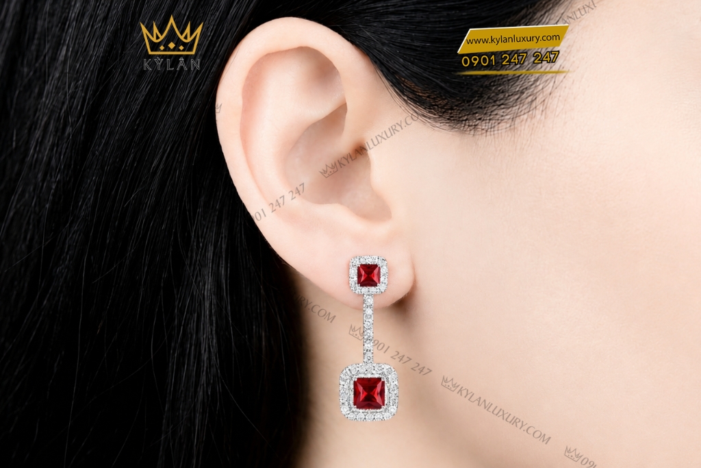 Bông tai vàng trắng Au750 đính kim cương và sapphire đỏ