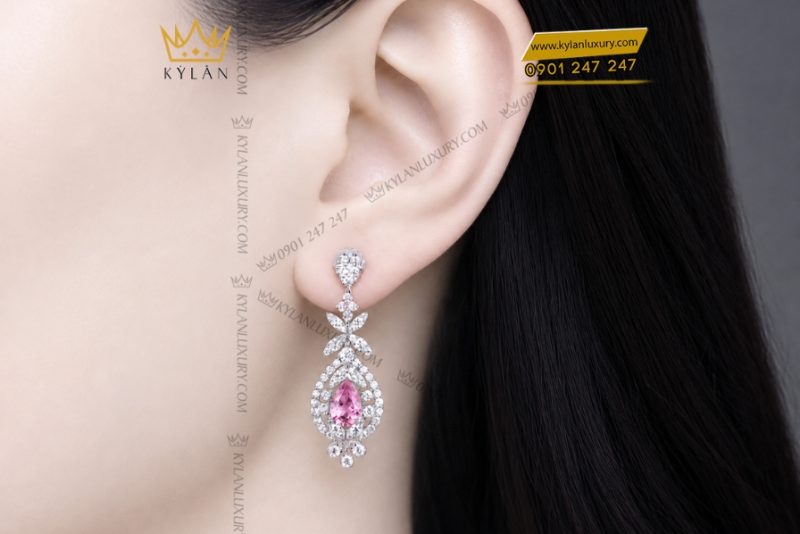 Bông tai vàng trắng Au750 đính kim cương và sapphire hồng