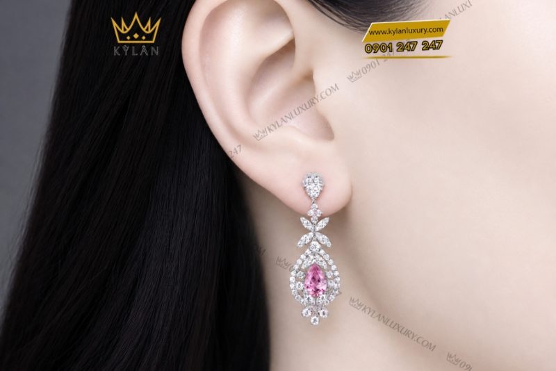 Bông tai vàng trắng Au750 đính kim cương và sapphire hồng