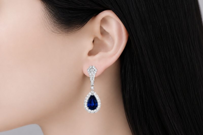 Bông tai vàng trắng Au750 đính kim cương và sapphire xanh dương
