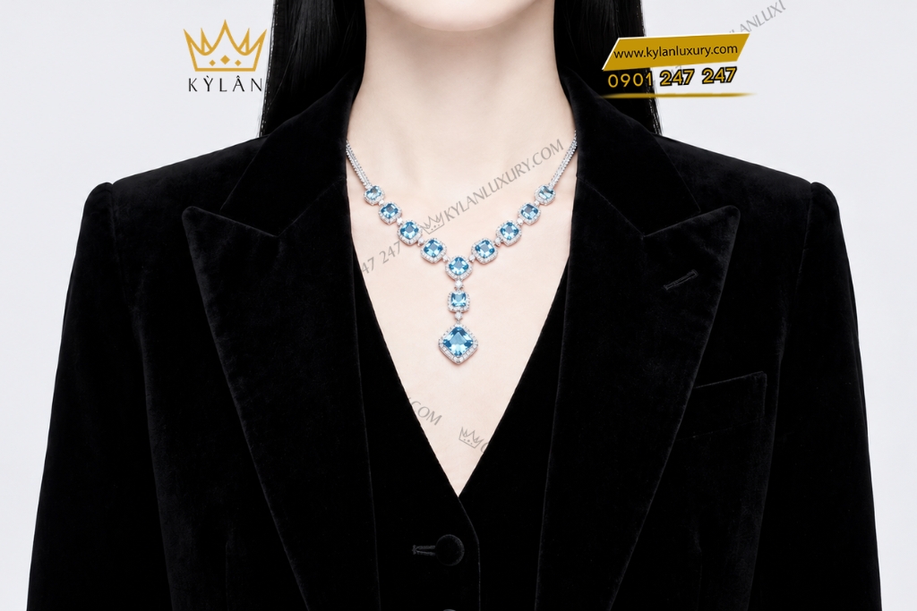 Dây chuyền vàng trắng Au750 đính kim cương và đá Topaz