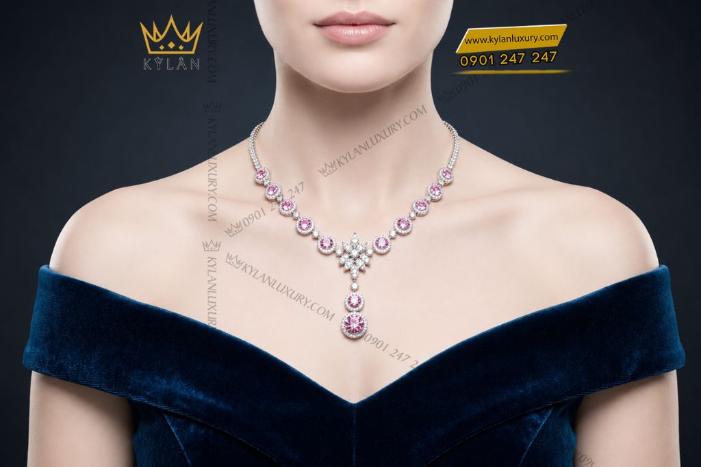 Kỳ Lân Luxury Day chuyen vang trang Au750 dinh kim cuong va sapphire hong 9 Dây chuyền vàng trắng Au750 đính kim cương và sapphire hồng