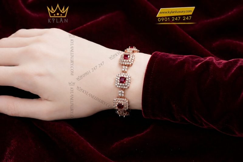Lắc tay vàng hồng Au750 đính kim cương và sapphire đỏ