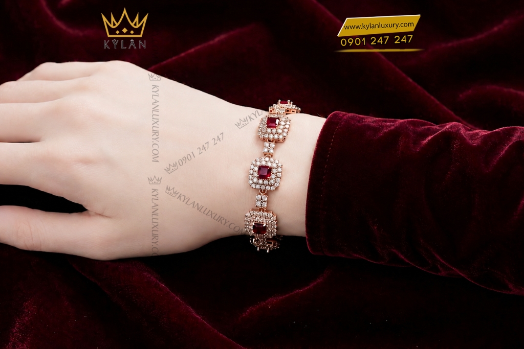 Lắc tay vàng hồng Au750 đính kim cương và sapphire đỏ 5 Lắc tay vàng hồng Au750 đính kim cương và sapphire đỏ