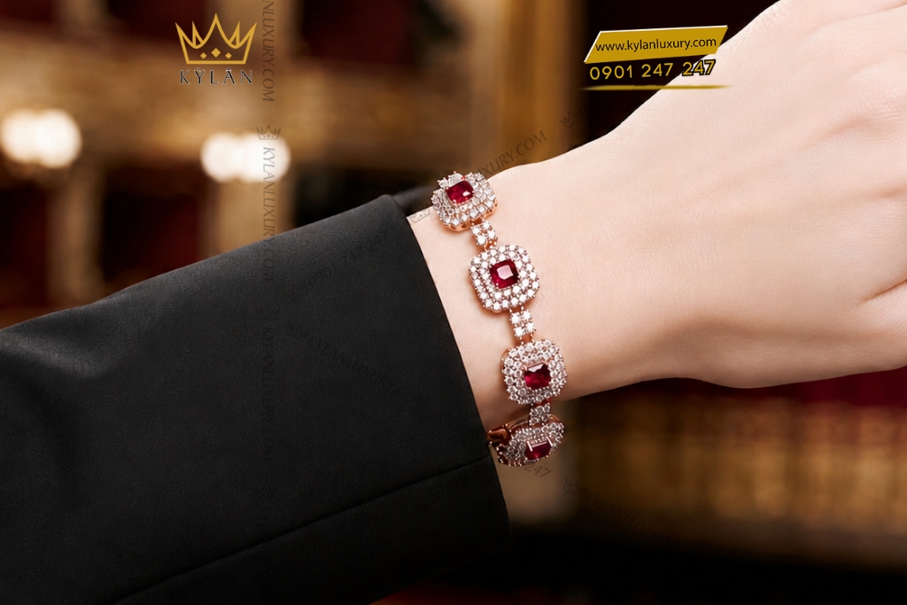Lắc tay vàng hồng Au750 đính kim cương và sapphire đỏ 4 Lắc tay vàng hồng Au750 đính kim cương và sapphire đỏ