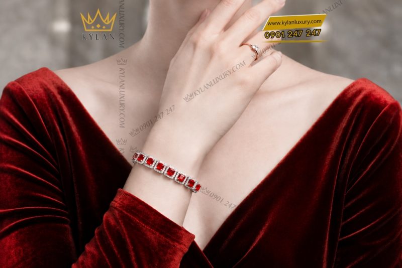 Lắc tay vàng trắng Au750 đính kim cương và sapphire đỏ