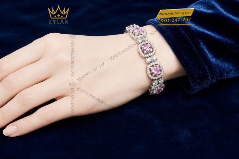 Lắc tay vàng trắng Au750 đính kim cương và sapphire hồng