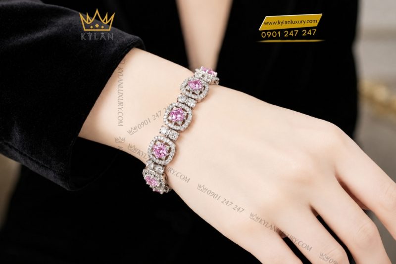 Lắc tay vàng trắng Au750 đính kim cương và sapphire hồng
