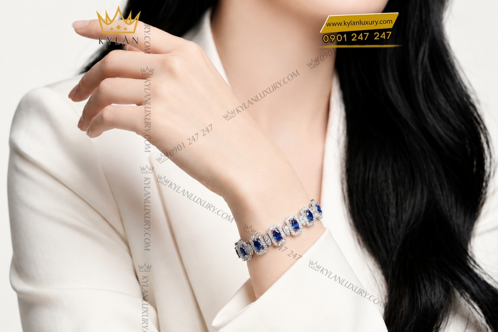 Kỳ Lân Luxury Lac tay vang trang Au750 dinh kim cuong va sapphire xanh duong 6 1 Lắc tay vàng trắng Au750 đính kim cương và sapphire xanh dương