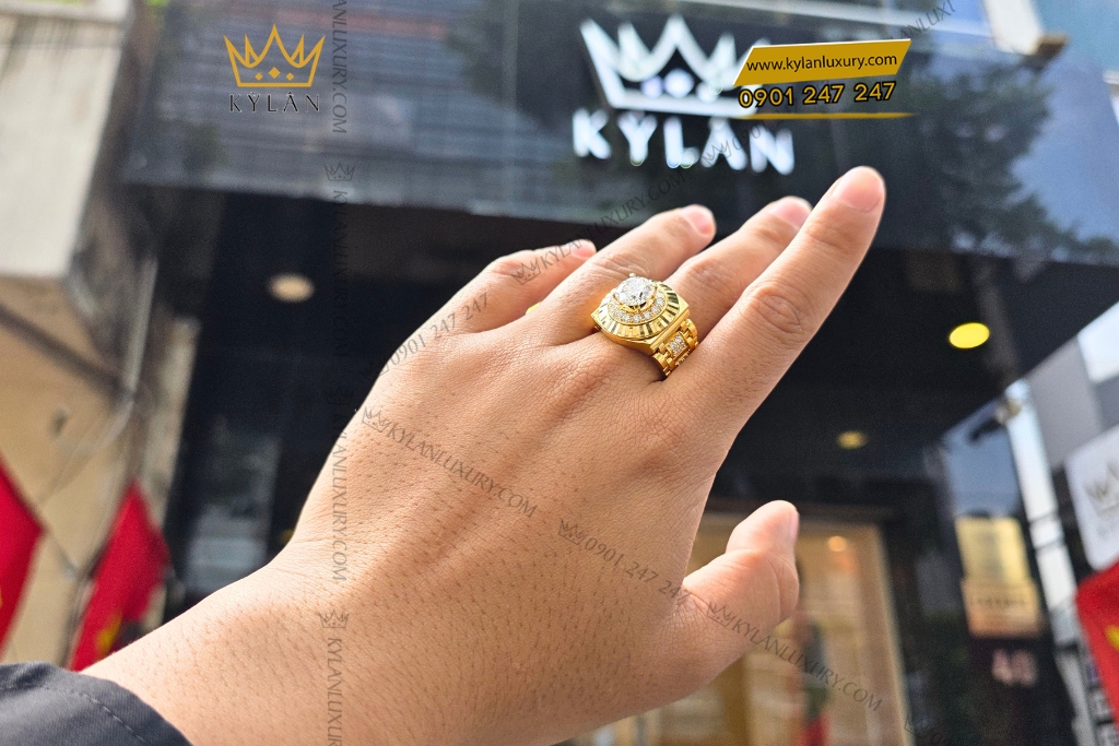 Kỳ Lân Luxury Nhan Rolex vang vangAu750 dinh vien chu 8ly1 11 Nhẫn Rolex vàng vàng Au750 đính viên chủ 8ly1