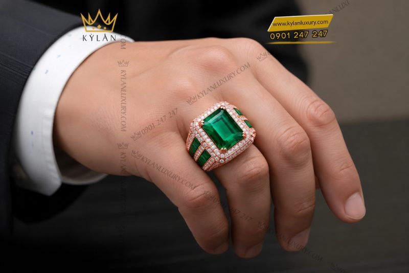 Nhẫn nam vàng hồng Au750 đính kim cương và đá ngọc lục bảo