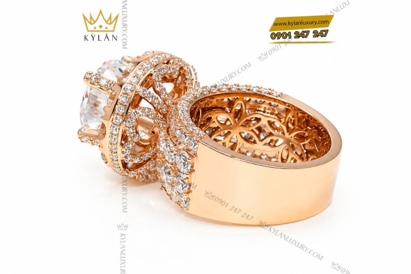 Nhẫn nữ vàng hồng Au750 đính viên chủ 9ly5
