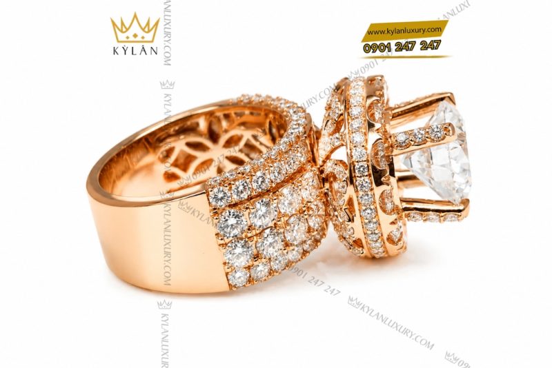 Nhẫn nữ vàng hồng Au750 đính viên chủ 9ly5