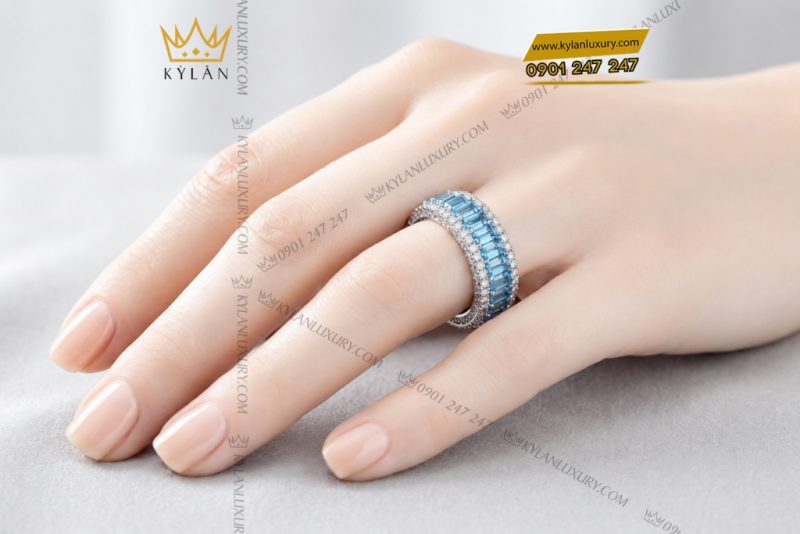 Nhẫn nữ vàng trắng Au750 đính kim cương và đá topaz