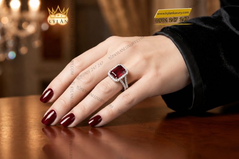 Nhẫn nữ vàng trắng Au750 đính kim cương và sapphire đỏ
