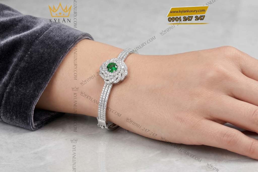 Kỳ Lân Luxury Vong tay vang trang Au750 dinh kim cuong va ngoc luc bao 6 Vòng tay vàng trắng Au750 đính kim cương và ngọc lục bảo