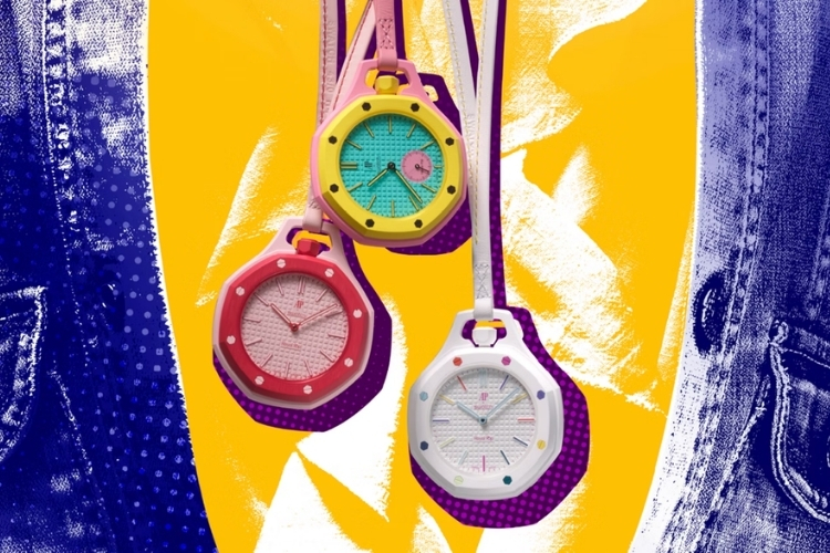 Thiết kế pocket watch giúp Royal Pop trở thành một trong những collab khác biệt nhất năm 2026.