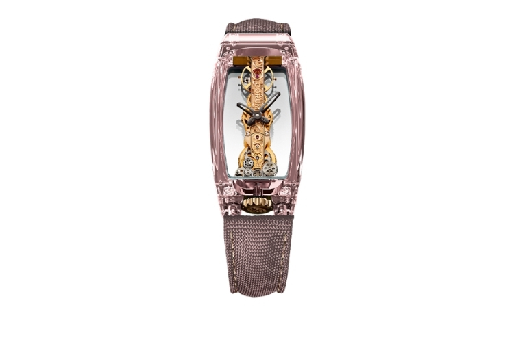 Golden Bridge Sapphire nổi bật với cấu trúc sapphire transparency cùng bộ máy baguette đặt nổi trung tâm.