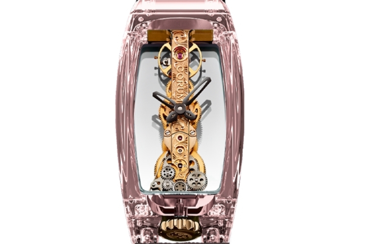 Golden Bridge Sapphire vẫn sở hữu nhiều chi tiết kỹ thuật biểu tượng gắn liền với lịch sử Corum.