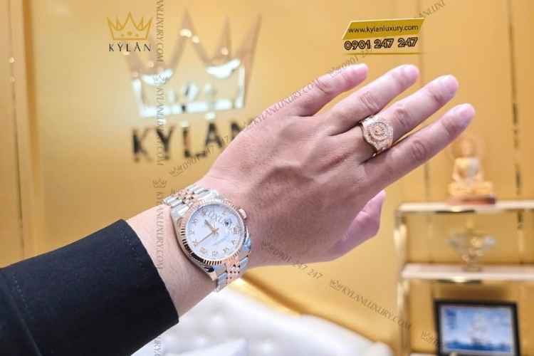 Kỳ Lân Luxury hublot classic fusion titanium retroverse the hour glass 2026 2 Hublot Classic Fusion Titanium Retroverse – Góc nhìn mới về thời gian cùng The Hour Glass