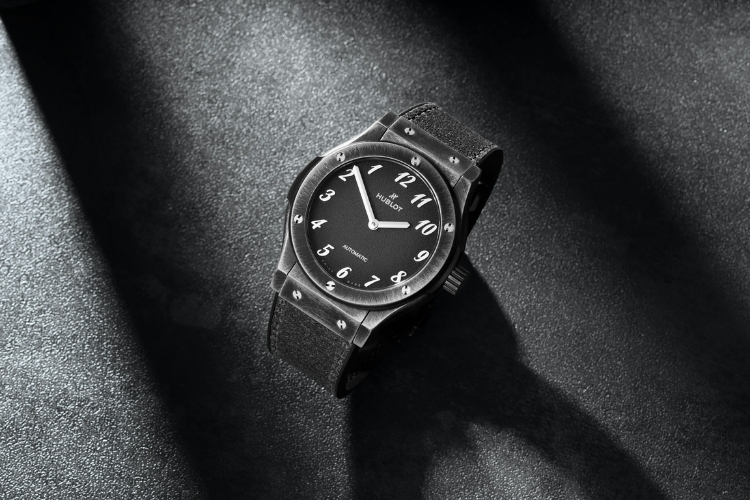 Kỳ Lân Luxury hublot classic fusion titanium retroverse the hour glass 2026 6 Hublot Classic Fusion Titanium Retroverse – Góc nhìn mới về thời gian cùng The Hour Glass