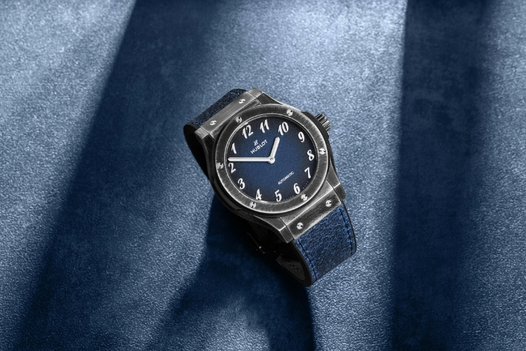 Kỳ Lân Luxury hublot classic fusion titanium retroverse the hour glass 2026 7 Hublot Classic Fusion Titanium Retroverse – Góc nhìn mới về thời gian cùng The Hour Glass
