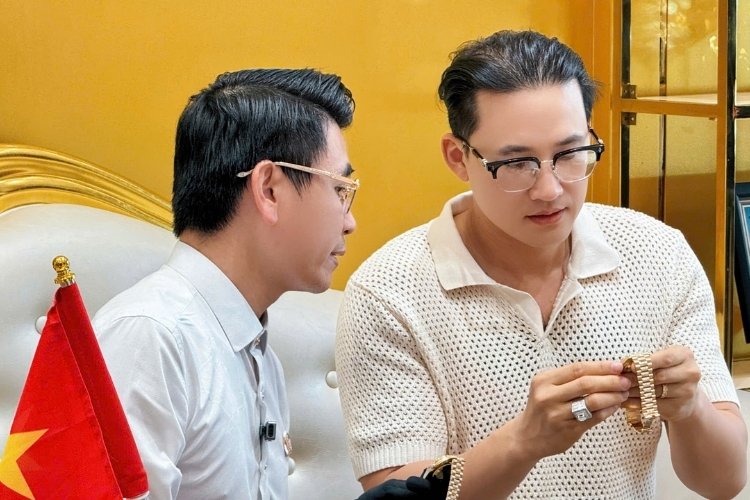 Đối với đồng hồ cao cấp, Kỳ Lân hiểu được khách hàng luôn cần sự rõ ràng trước khi quyết định.