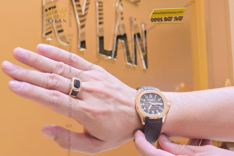 Sự kết hợp giữa đồng hồ Patek Philippe và nhẫn tại Kỳ Lân – tạo nên sự đồng điệu, nân tầm đẳng cấp.