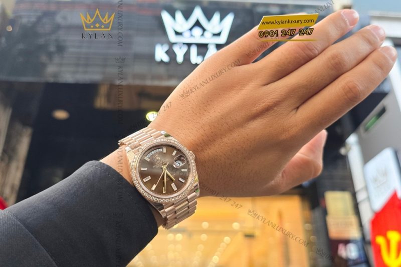 Đồng hồ Rolex Day Date Chocolate custom vành kim tròn 228235