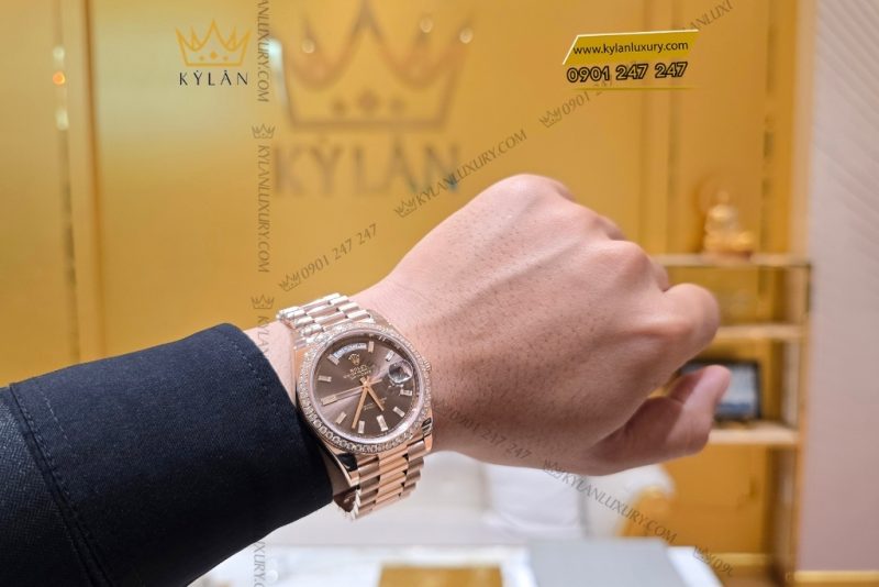 Đồng hồ Rolex Day Date Chocolate custom vành kim tròn 228235
