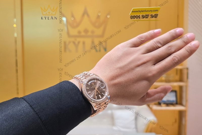 Đồng hồ Rolex Day Date Chocolate custom vành kim tròn 228235