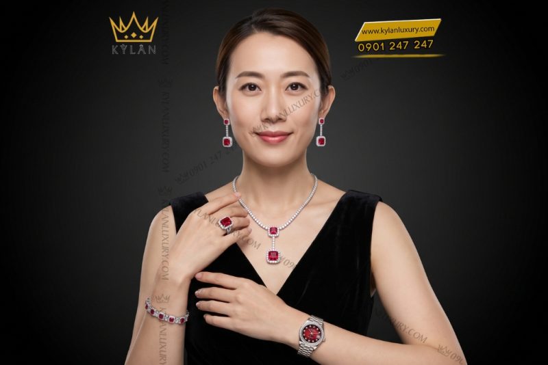 Bộ trang sức kim cương đính sapphire đỏ