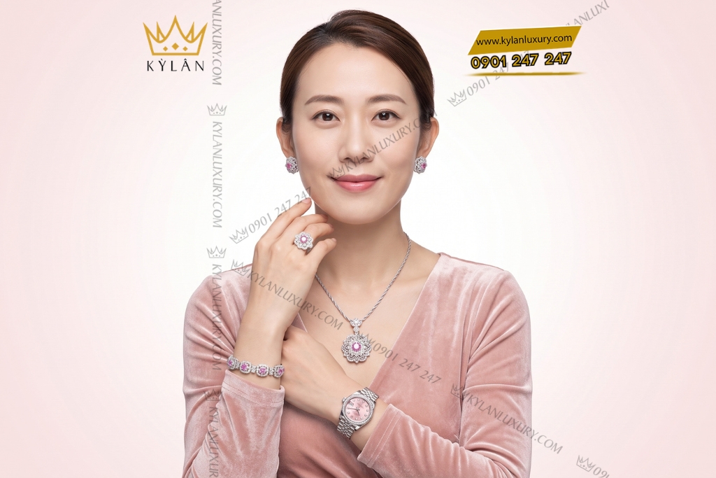 Bộ trang sức vàng trắng Au750 đính sapphire hồng