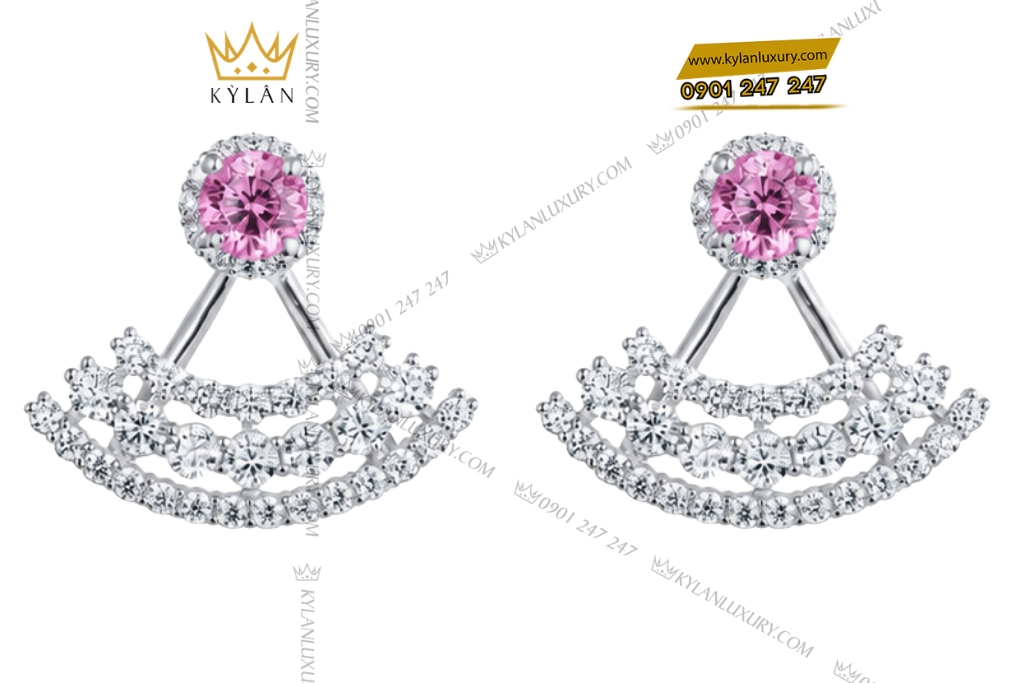 Bông tai vàng trắng Au750 đính kim cương và sapphire hồng 7 Kỳ Lân Luxury Bong tai vang trang Au750 dinh kim cuong va sapphire hong 9 Bông tai vàng trắng Au750 đính kim cương và sapphire hồng