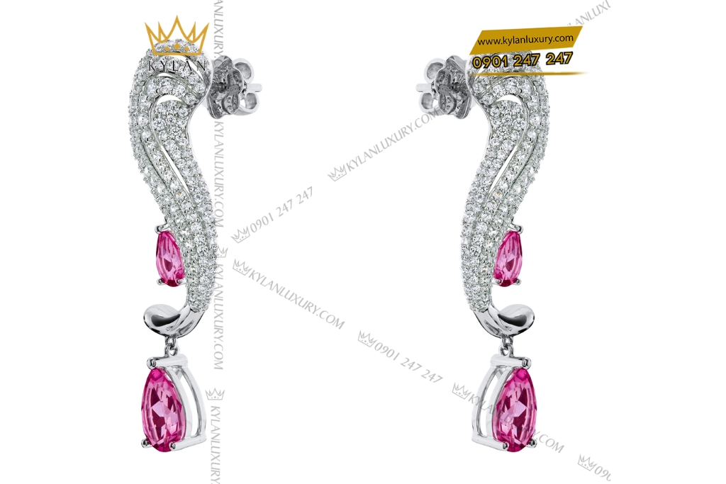 Bông tai vàng trắng Au750 đính sapphire hồng 9 Kỳ Lân Luxury Bong tai vang trang Au750 dinh sapphire hong 3 Bông tai vàng trắng Au750 đính sapphire hồng