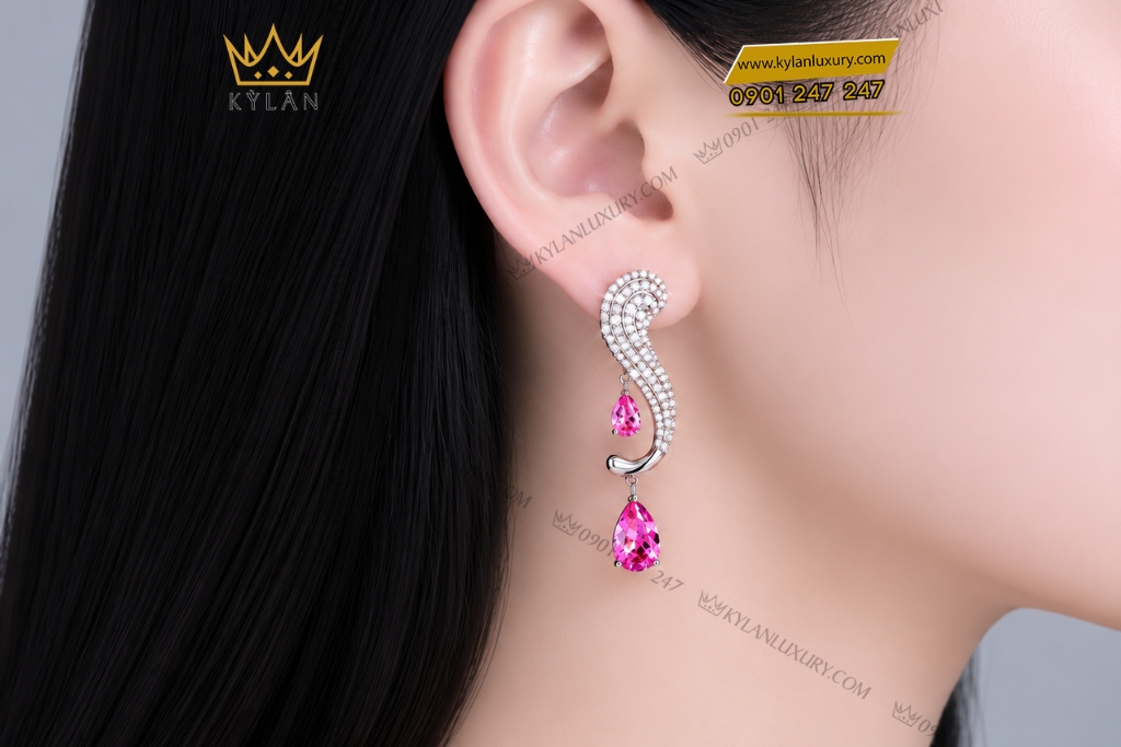 Bông tai vàng trắng Au750 đính sapphire hồng 13 Kỳ Lân Luxury Bong tai vang trang Au750 dinh sapphire hong 7 Bông tai vàng trắng Au750 đính sapphire hồng