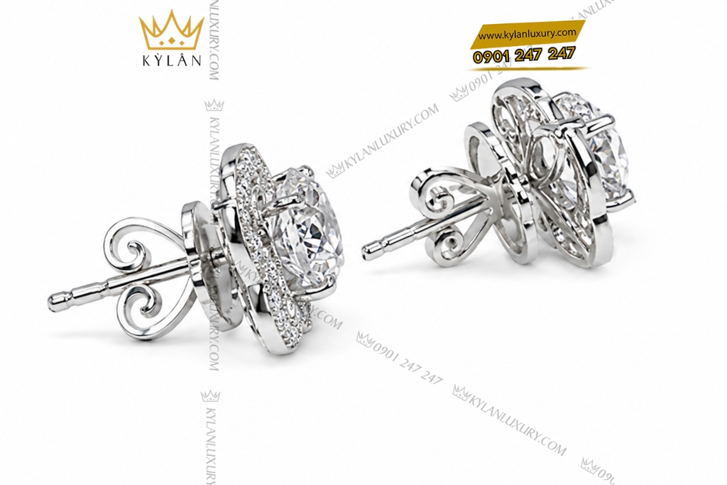 Bông tai vàng trắng Au750 đính viên chủ 6ly3 11 Kỳ Lân Luxury Bong tai vang trang Au750 dinh vien chu 6ly3 4 Bông tai vàng trắng Au750 đính viên chủ 6ly3