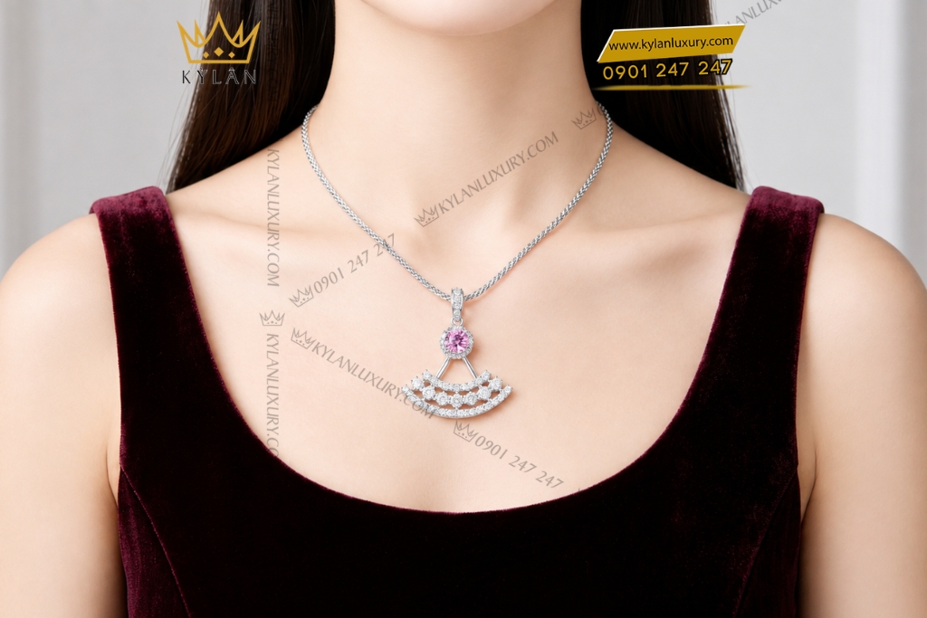 Dây chuyền vàng trắng Au750 đính kim cương và sapphire hồng 13 Kỳ Lân Luxury Day chuyen vang trang Au750 dinh kim cuong va sapphire hong 8 Dây chuyền vàng trắng Au750 đính kim cương và sapphire hồng