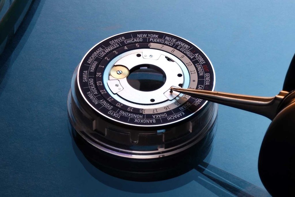 Kỳ Lân Luxury Dong ho Frederique Constant Manufacture Classic Worldtimer3 Đồng hồ Frederique Constant Manufacture Classic Worldtimer