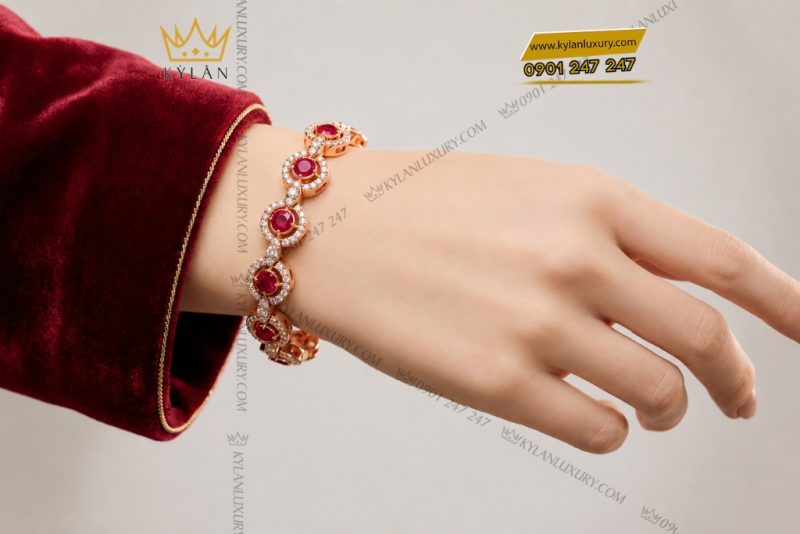 Lắc tay vàng hồng Au750 đính sapphire đỏ