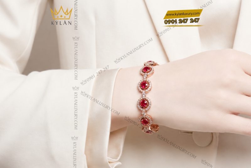 Lắc tay vàng hồng Au750 đính sapphire đỏ