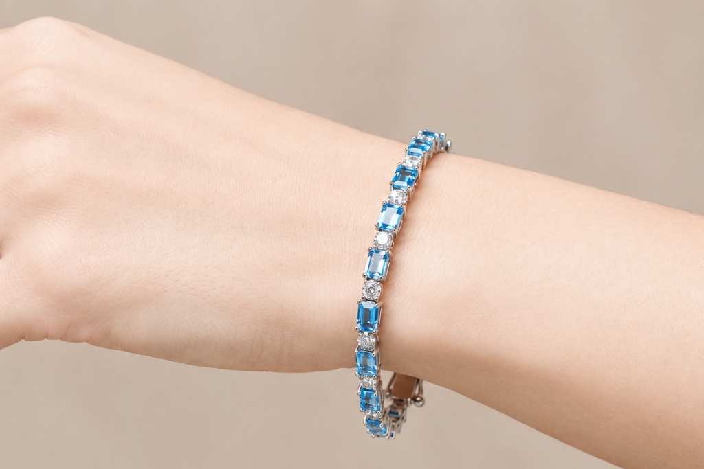 Lắc tay vàng trắng Au750 đính Topaz