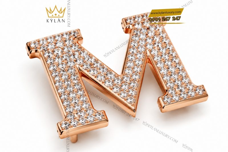Mặt thắt lưng chữ M vàng hồng đính full kim cương