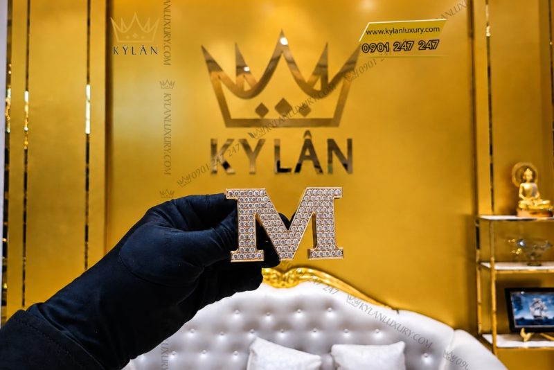 Mặt thắt lưng chữ M vàng hồng đính full kim cương