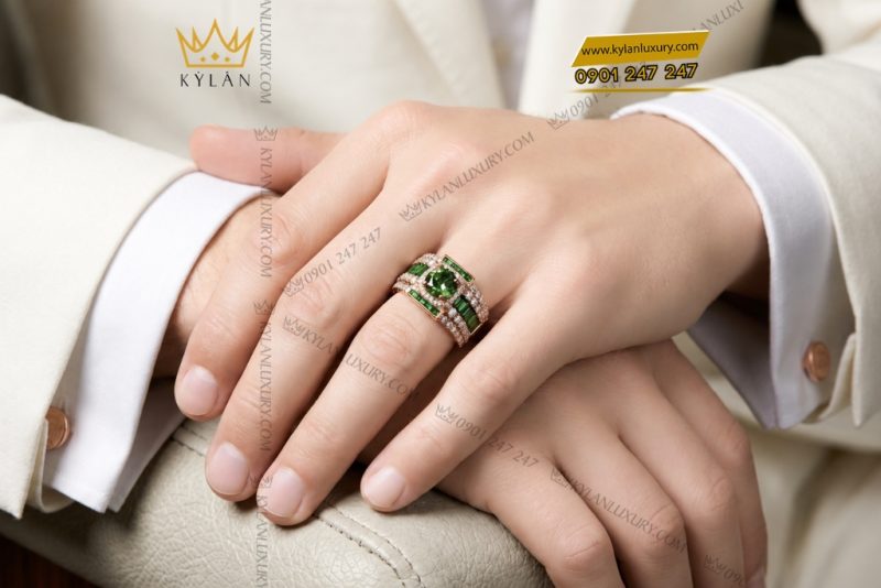 Nhẫn nam vàng hồng Au750 đính sapphire xanh lá