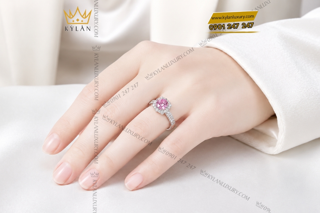 Nhẫn nữ vàng trắng Au750 đính kim cương và sapphire hồng